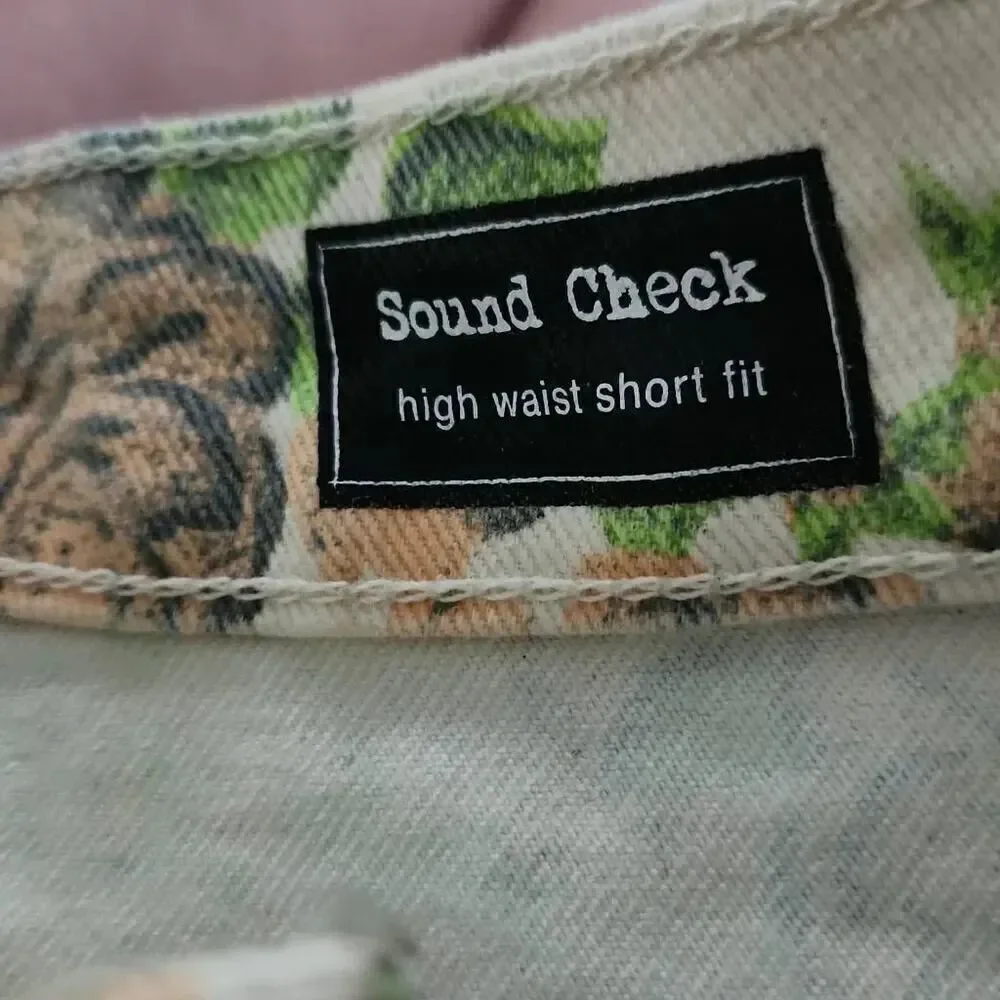 Sound Check Women's Size 11 Cream Pink Floral High Waist Shorts